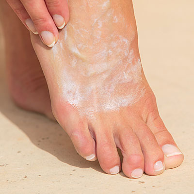 sunscreen-foot